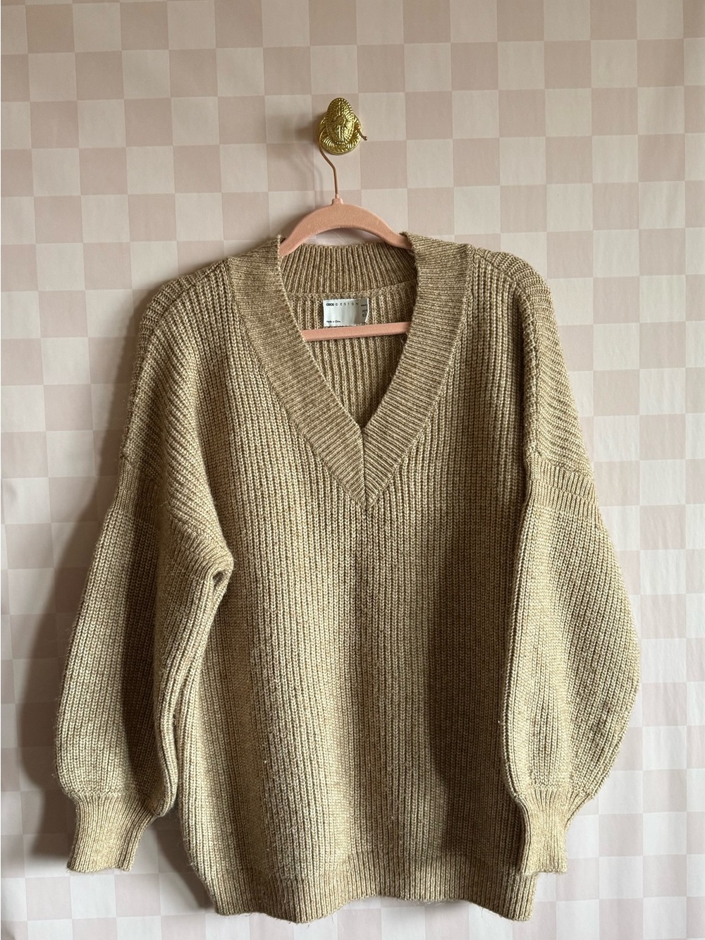 🧶🦊🍄🍁🍂🌻🌞
Relaxed V-Neck Women’s Sweater in Oatmeal